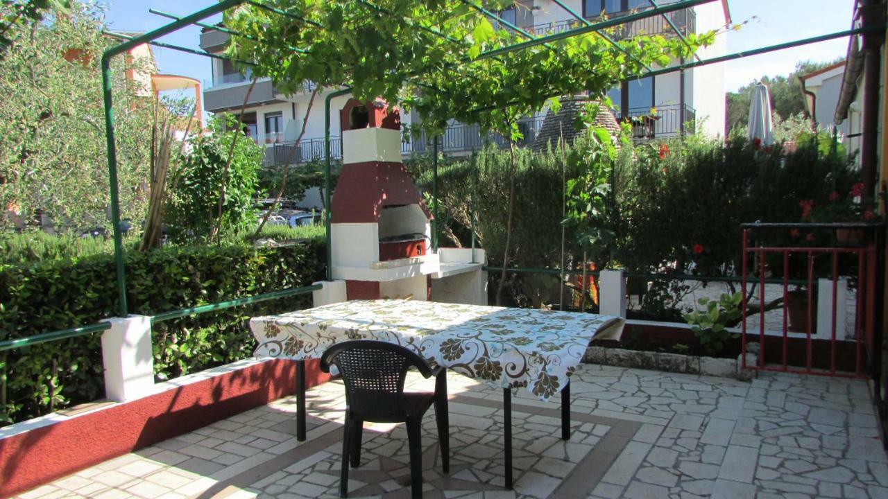 Apartmani Petunia 파자나 외부 사진