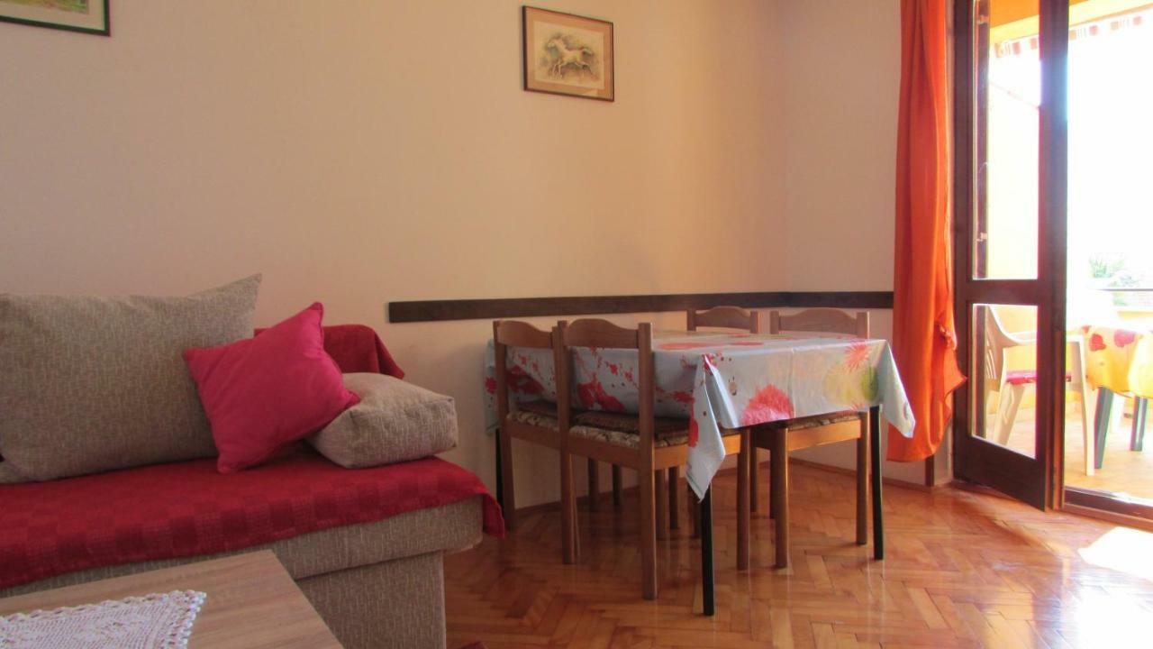 Apartmani Petunia 파자나 외부 사진