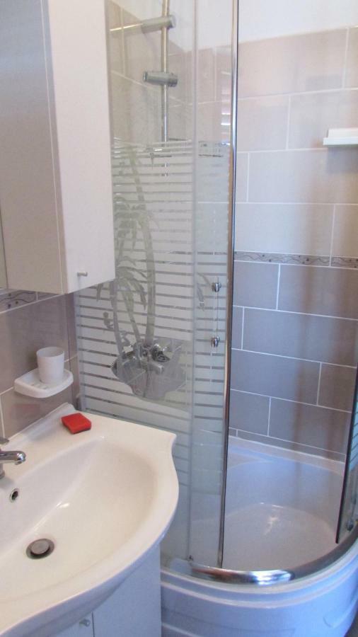 Apartmani Petunia 파자나 외부 사진