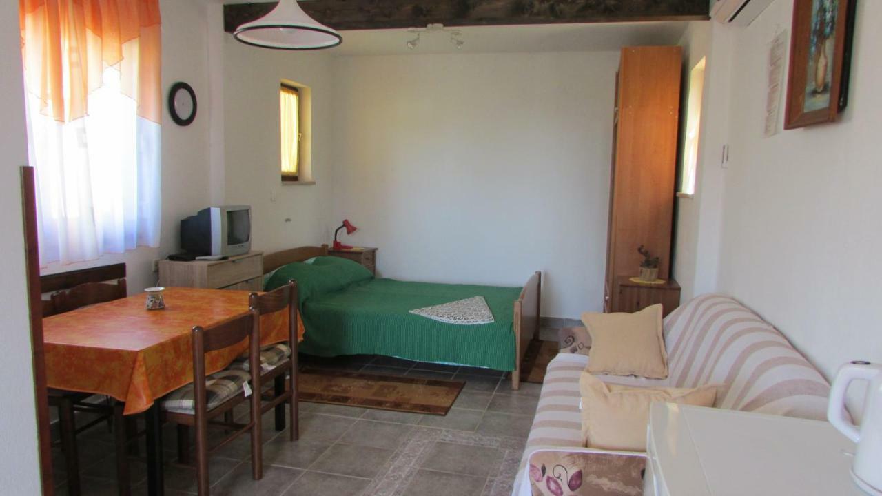 Apartmani Petunia 파자나 외부 사진